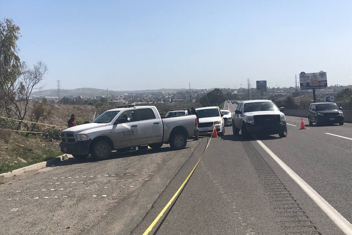 Dejan tres cadáveres sobre la carretera Escénica