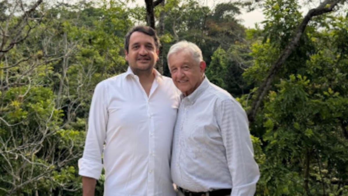 AMLO reaparece junto a su hijo