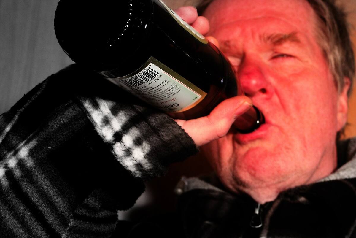 El consumo de alcohol está relacionado tanto con muertes como accidentes, además de problemas familiares, ansiedad y depresión.