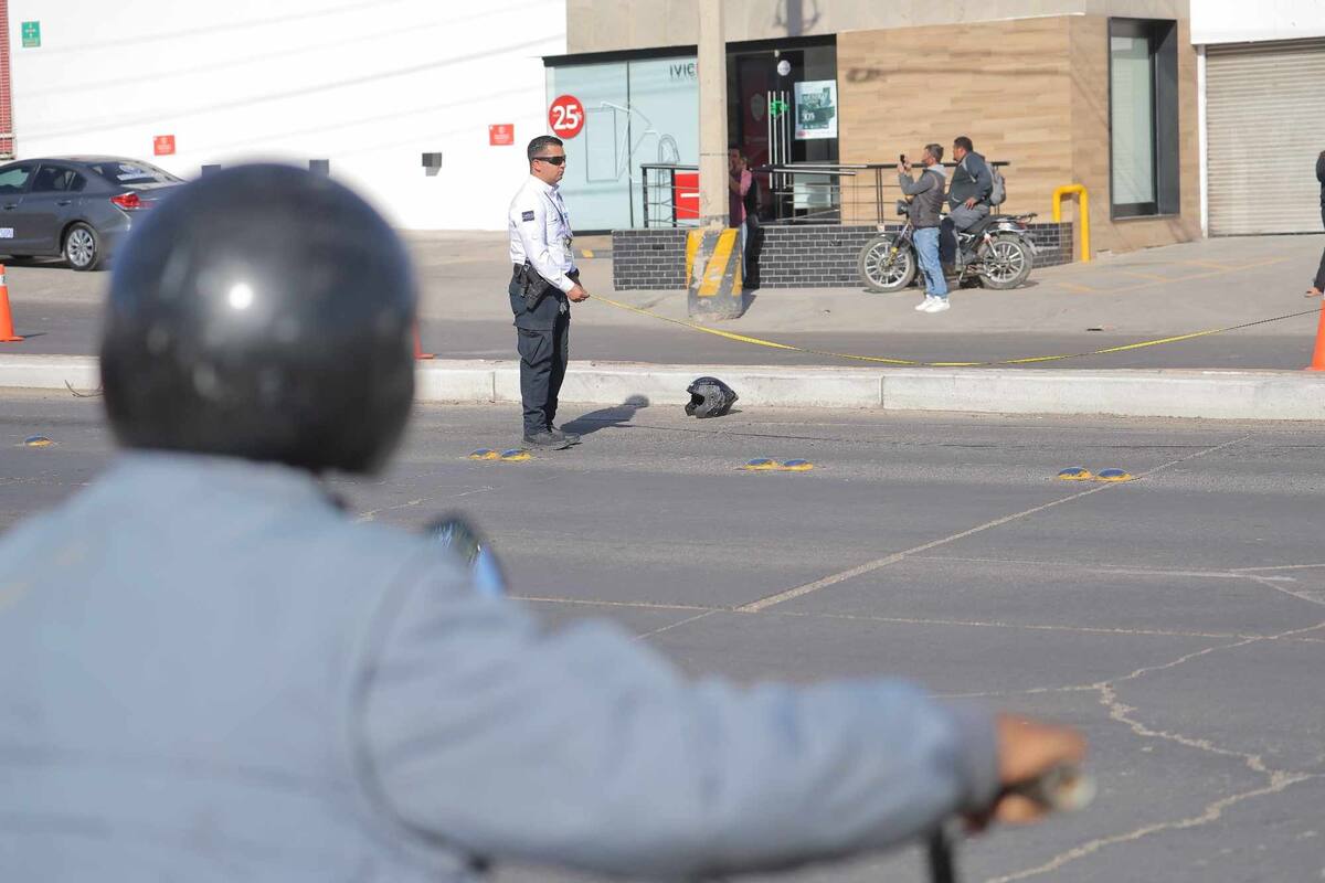 Elementos de la Policía de Hermosillo realizaron el levantamiento del cuerpo. | Crédito: Julián Ortega
