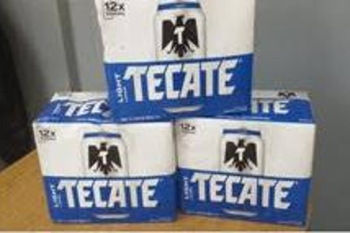 Detienen a dos ladrones por robo de cerveza en comercio