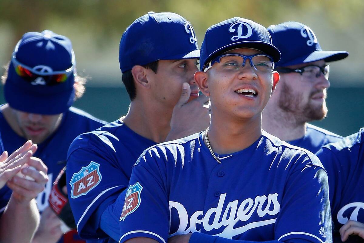 Julio Urías paga 20 mil dólares para salir de la cárcel