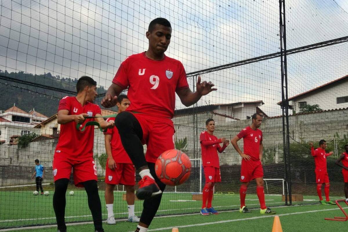 ¿Venezuela, el camino al Puskas para Luz Rodríguez?