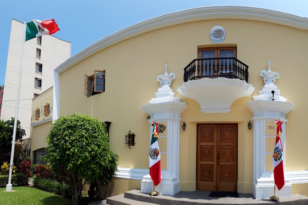 México defiende legalidad de asilo a Chávez y rechaza ruptura con Perú como “acto unilateral”