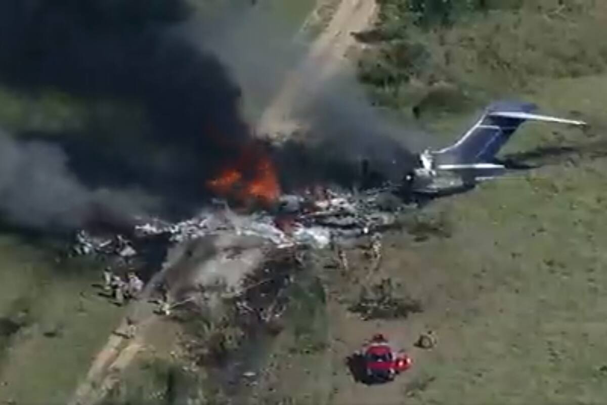 Se estrella avión en Texas con 21 personas a bordo