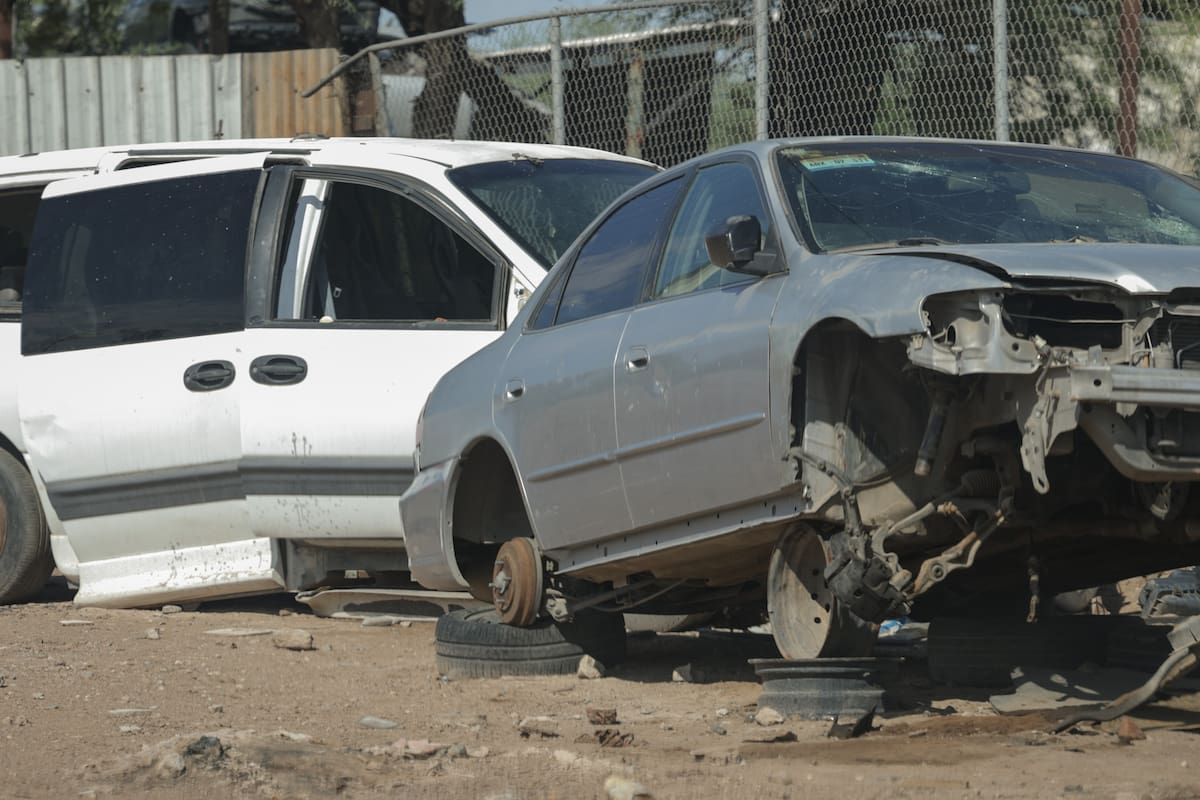 Abandonan más de 4 mil vehículos en las calles
