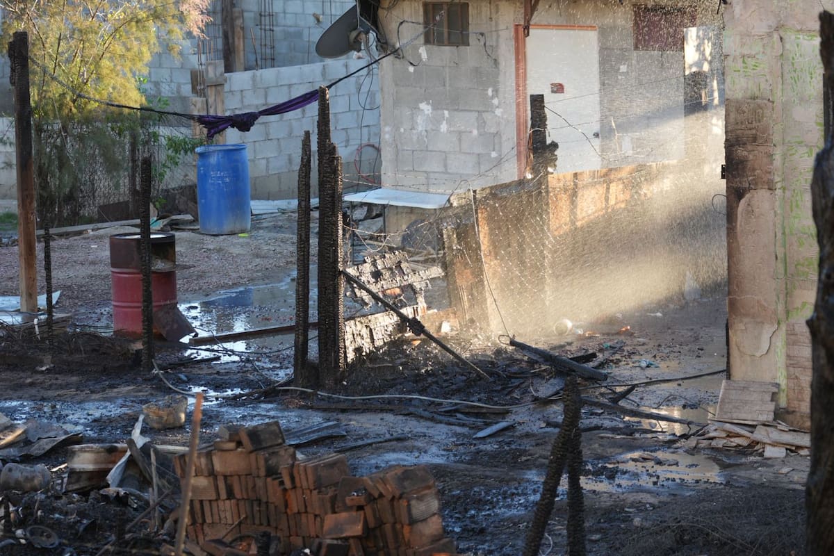 Incendio consume 4 casas en zona de invasión de la colonia El Niño