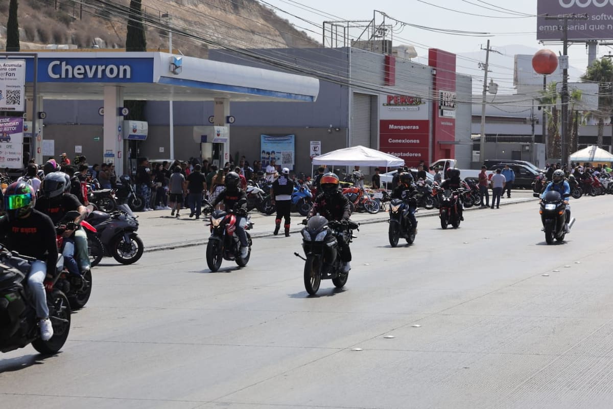 Los motociclistas, provenientes de distintas partes del estado y de California, se reunieron para realizar “stunts”. Foto: Sergio Ortiz