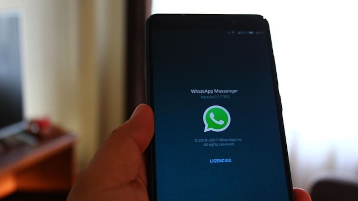 WhatsApp prueba límite mensual de mensajes a contactos desconocidos y lanza resúmenes de chats con inteligencia artificial para mejorar privacidad y control del usuario