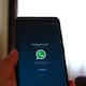 WhatsApp prueba límite mensual de mensajes a contactos desconocidos y lanza resúmenes de chats con inteligencia artificial para mejorar privacidad y control del usuario