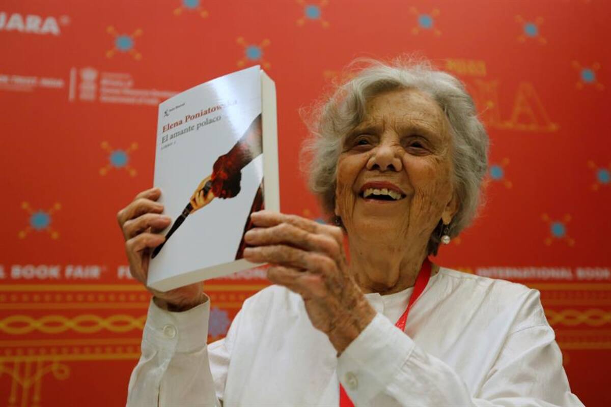 Elena Poniatowska mantiene su apoyo a López Obrador pese a su "difícil" primer año