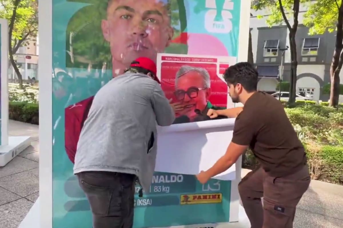 Colectivo Defensorxs creará álbum estilo Panini de presuntos “narcopolíticos” y exhibe estampas en Paseo de la Reforma rumbo al Mundial 2026