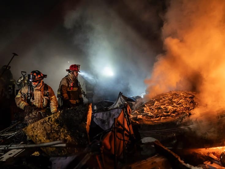 Incendio en predio abandona viviendas evacuadas