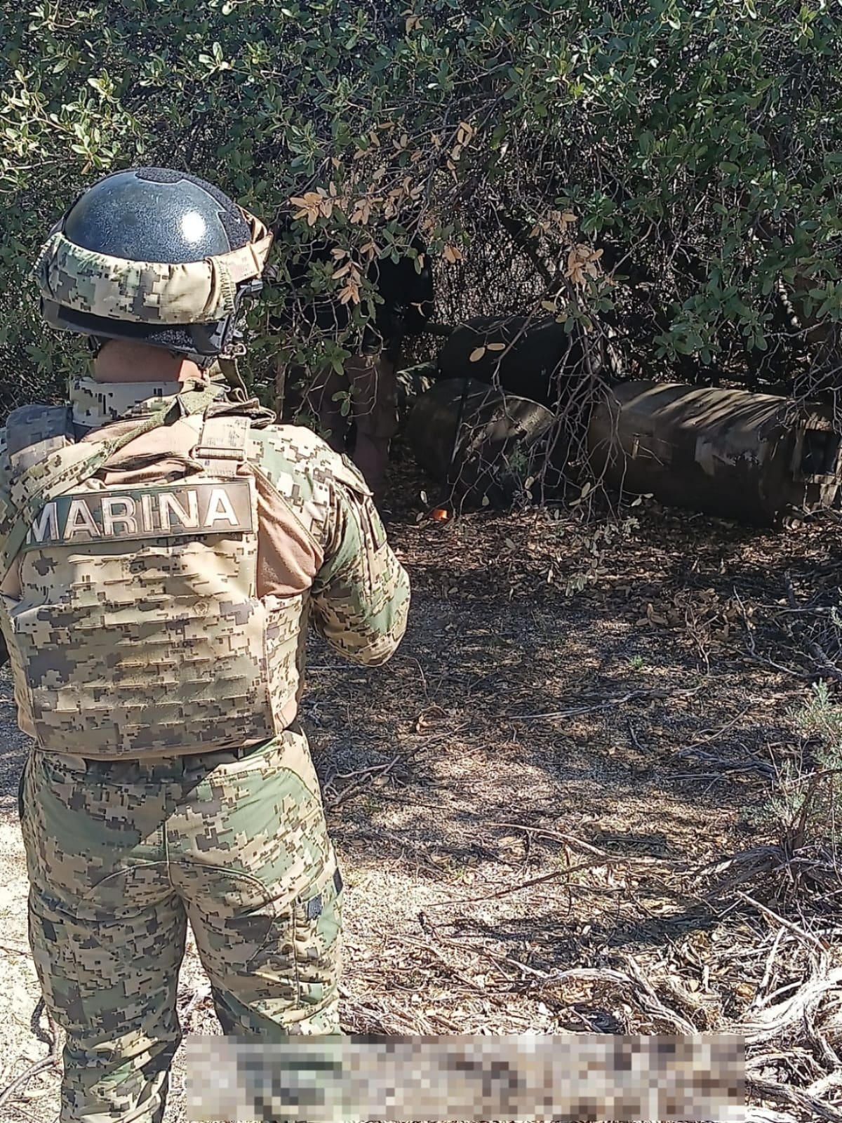 Personal de la Secretaría de Marina y la FESC inhabilitó un laboratorio clandestino en San Matías, donde se encontraron fosas, insumos para drogas sintéticas y aproximadamente 100 litros de sustancia con características similares a la metanfetamina.
Foto: Cortesía