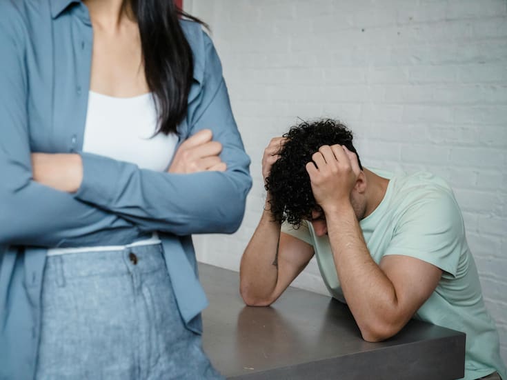 ¿Tu pareja te engaña? Estos son los 7 signos más claros de que tiene un amante oculto (el #4 es el más doloroso)