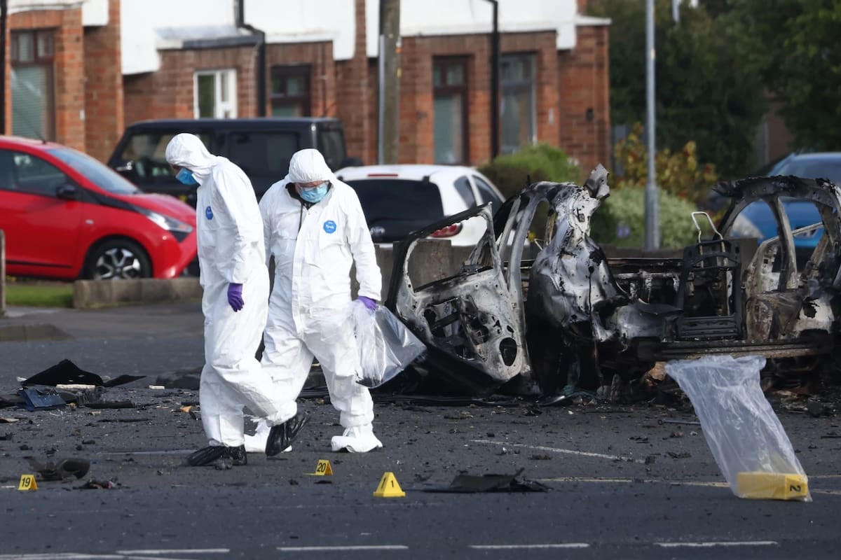 Atentado con coche bomba en Irlanda del Norte: La policía condena un “acto de locura” contra la paz