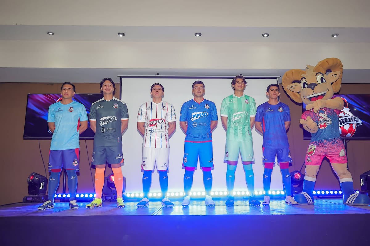 Presentan Cimarrones sus uniformes para la temporada 2025-26