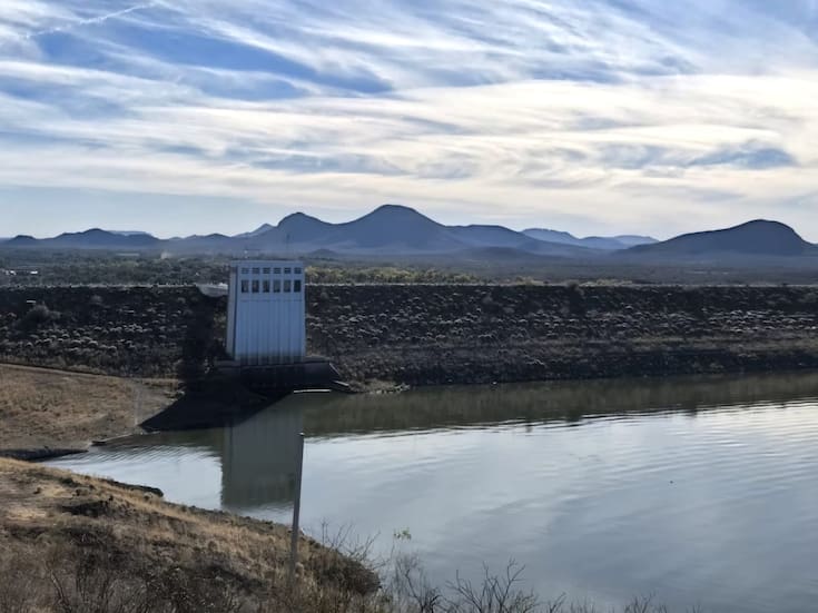 Continúa trasvase de agua del Novillo al Oviáchic