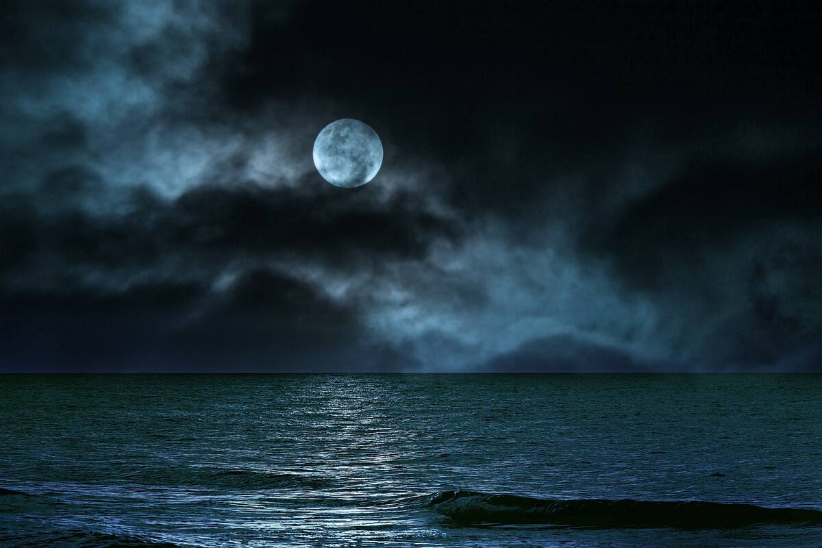 Impacta imagen de la Luna, dicen ver un ojo
