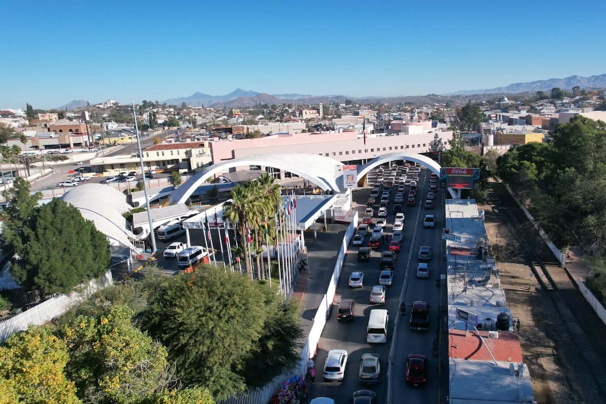 Tiempos de espera en garitas de Nogales son superiores a los 60 minutos