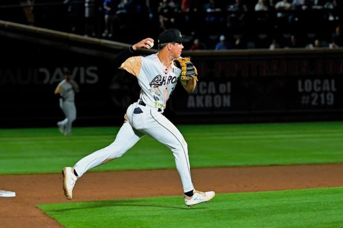 Cambian Naranjeros a Brandon Valenzuela por Milán Tolentino