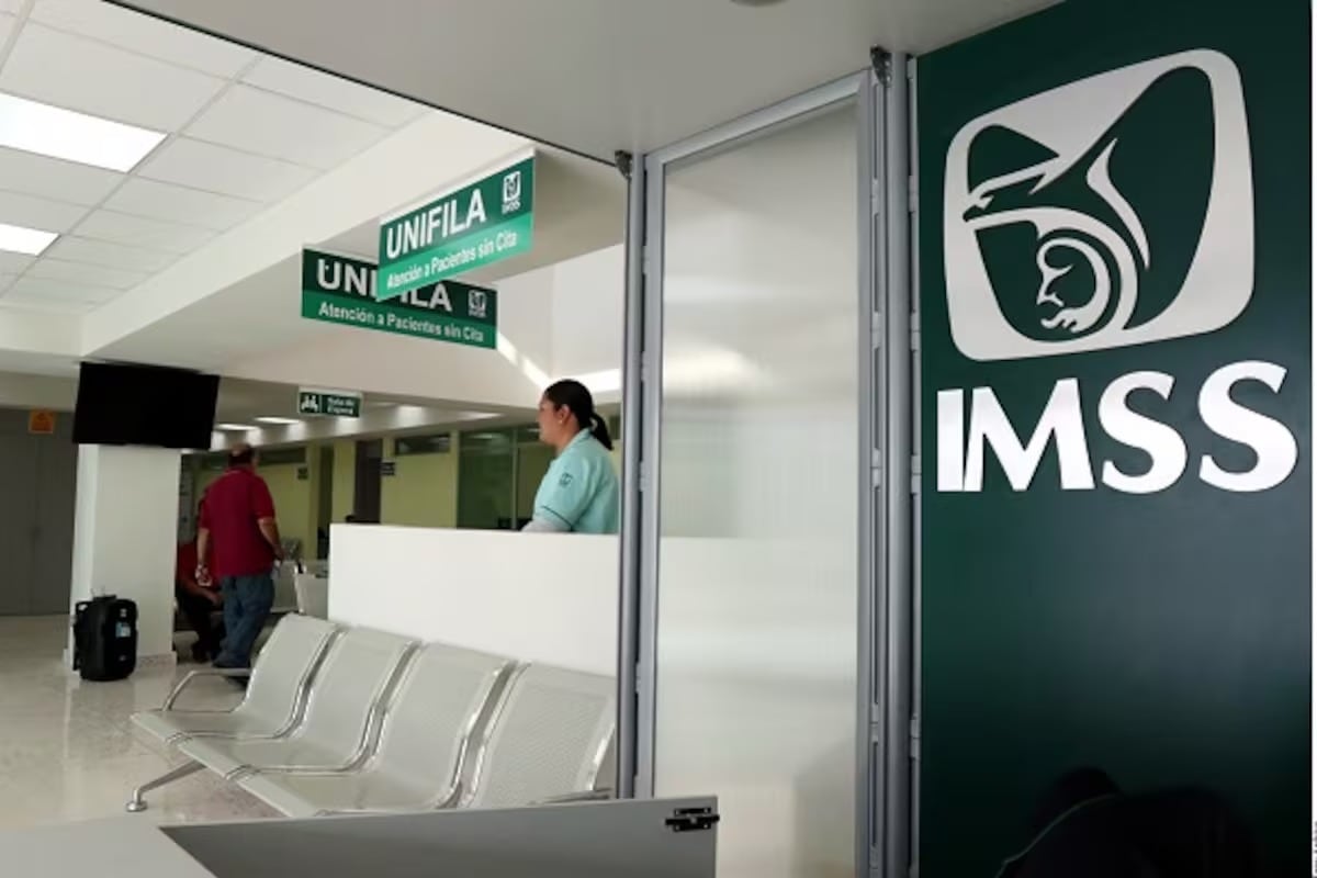 Trabajadora del IMSS. Foto tomada del Archivo para ilustrar.