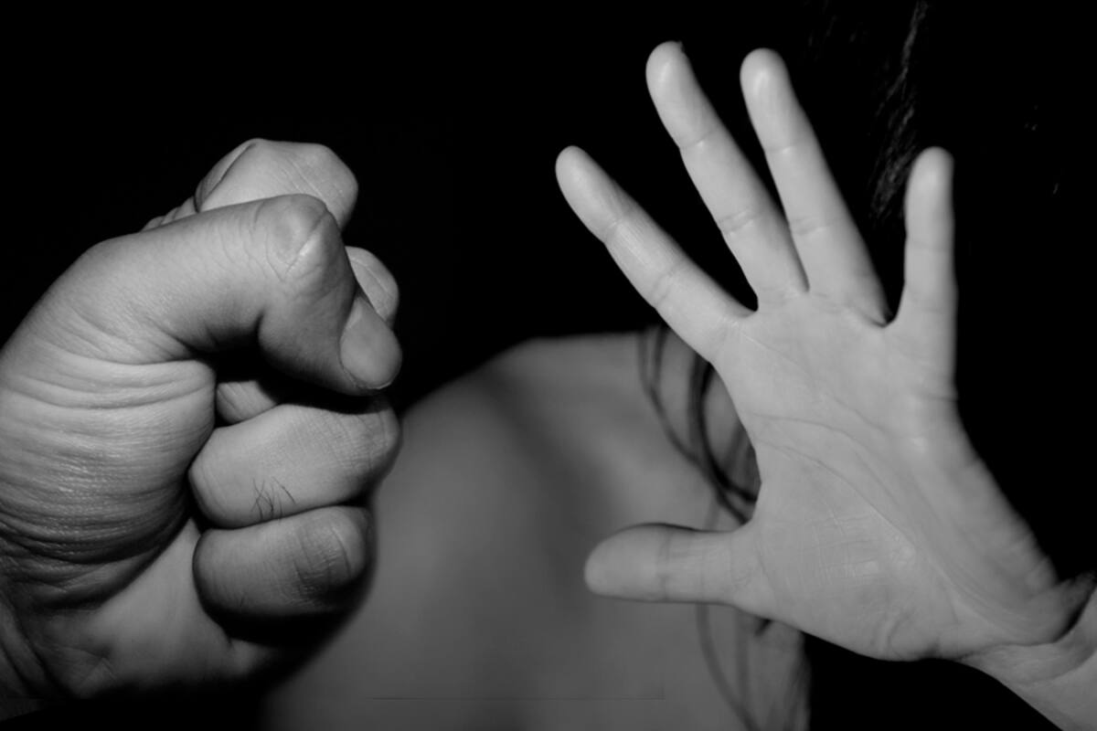 Un joven golpeó a su pareja frente a sus hijos en colonia Villa Verde