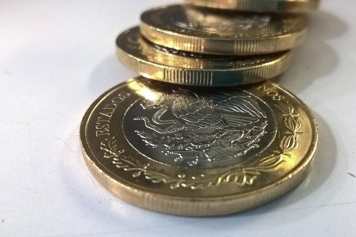 Peso mexicano inicia jornada arriba de las 25 unidades por dólar