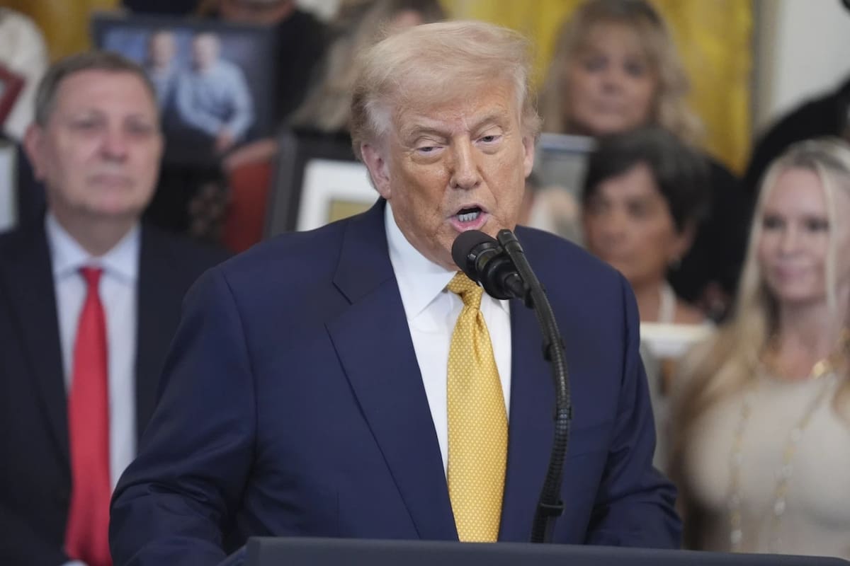 El presidente Donald Trump habla durante una ceremonia para firmar la 'Ley para Detener Todo el Tráfico Letal de Fentanilo', en el Salón Este de la Casa Blanca, el miércoles 16 de julio de 2025, en Washington. | Crédito: AP/Evan Vucci