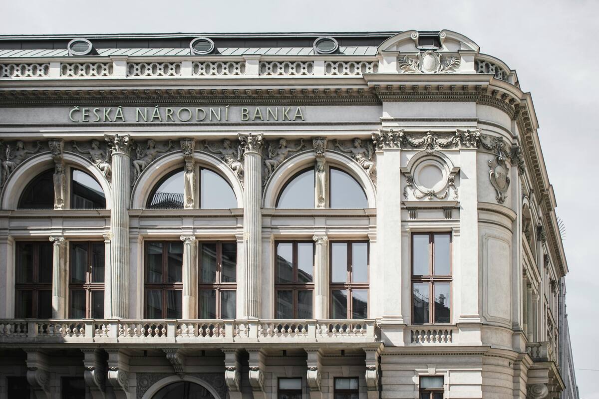 Hombre roba banco por 1 dólar para ir a la cárcel; ésta es la razón