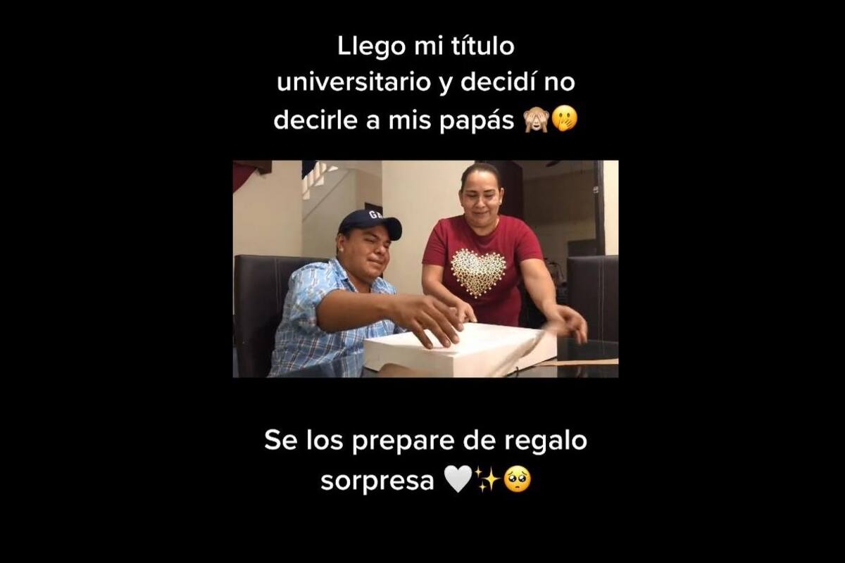 TIKTOK: Joven le entrega su título universitario a sus padres de una manera muy original