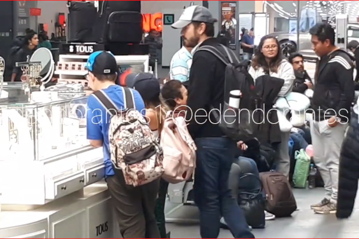 Marina de Tavira y Diego Luna salen de vacaciones con sus hijos