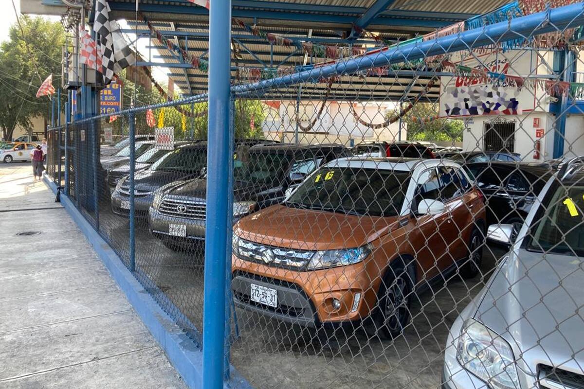 Batalla comercio formal de de autos extranjeros