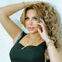 Sarah Khalifa es condenada a muerte en Egipto por su presunta participación en una red de fabricación y tráfico de drogas sintéticas; la famosa presentadora de televisión apelará la sentencia mientras su defensa busca revertir el fallo dictado por un tribunal de El Cairo