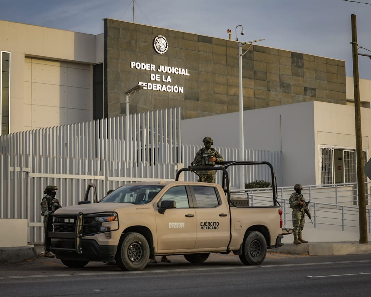 Bajo un fuerte dispositivo de seguridad se llevó a cabo la audiencias de Javier Gabriel, de apodo "La Piruja", presunto líder de Los Rusos, en el valle de Mexicali. (Foto: Especial)
