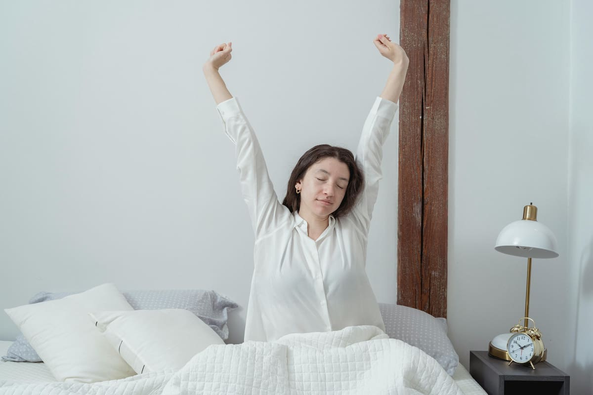 Expertos revelan la primera acción que debes hacer al despertar