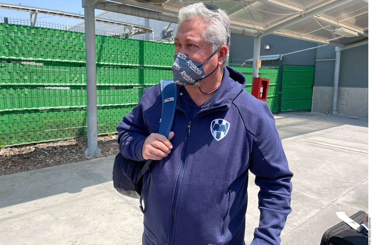 Vucetich porta un cubrebocas durante su última etapa con Rayados de Monterrey. (Foto: Archivo GH)