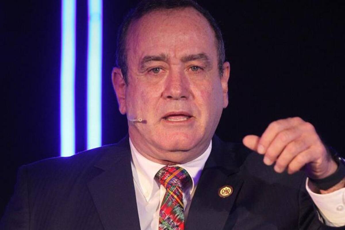 Giammattei es investido como presidente de Guatemala