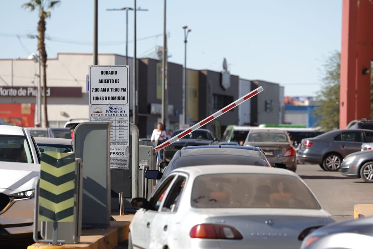 Reportan incumplimiento del reglamento de estacionamientos en Plaza Nuevo Mexicali