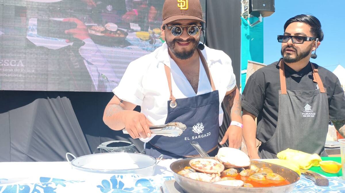 El evento consistió en la puesta de 15 mesas con capacidad de 22 comensales cada una.