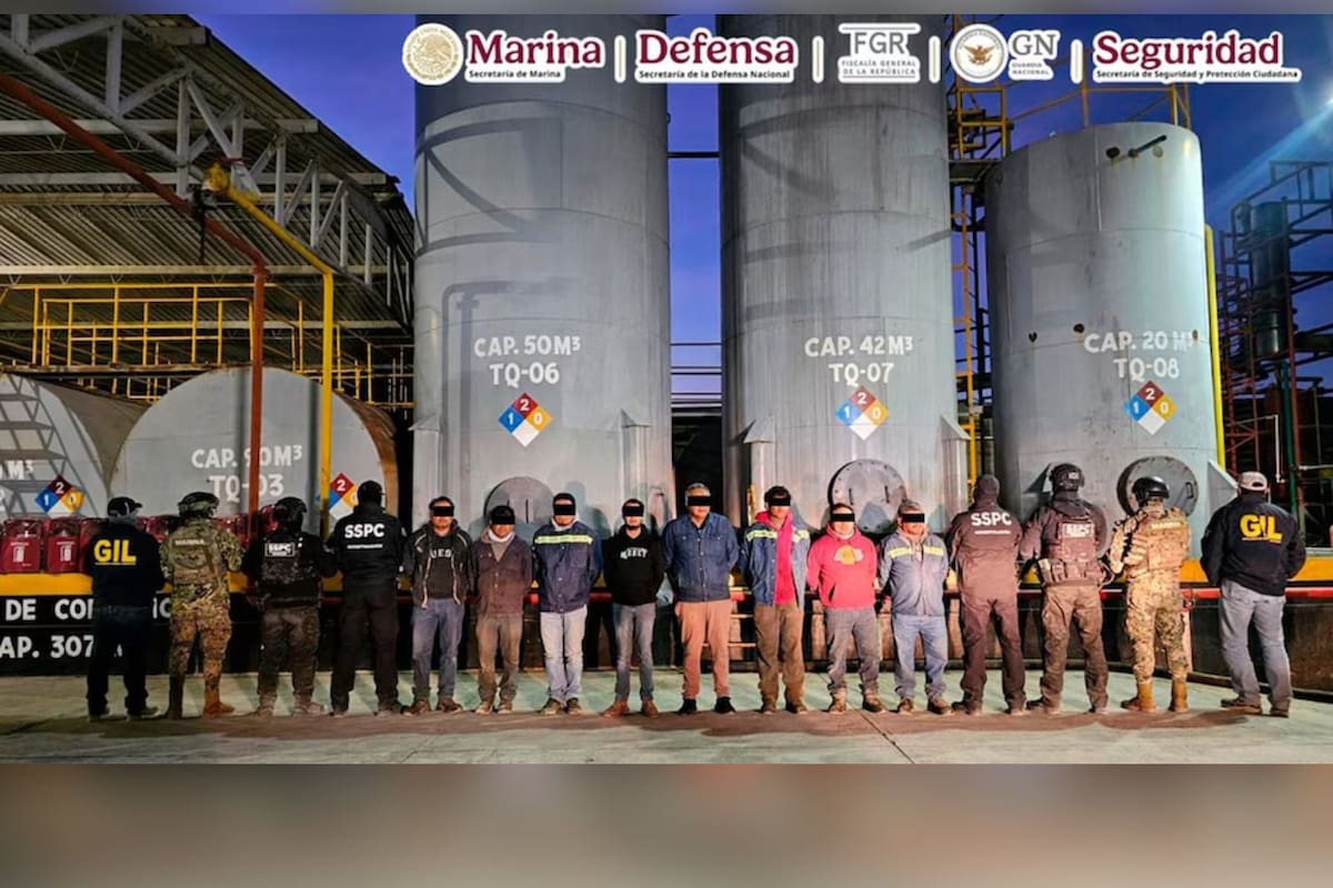 Golpe al huachicol en Veracruz: decomisan 250 mil litros y detienen a 8 hombres