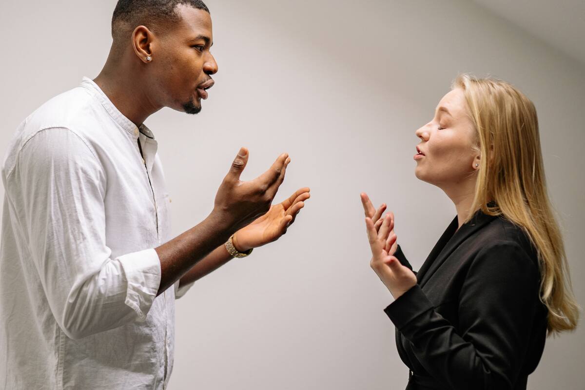 Cuatro frases clásicas de las personas que se victimizan, según la psicología