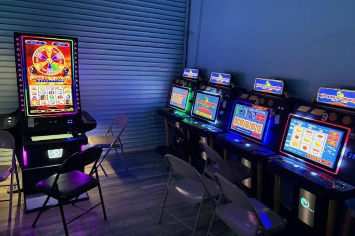 Decomisan más de 60 máquinas tragamonedas de casinos clandestinos en San Diego