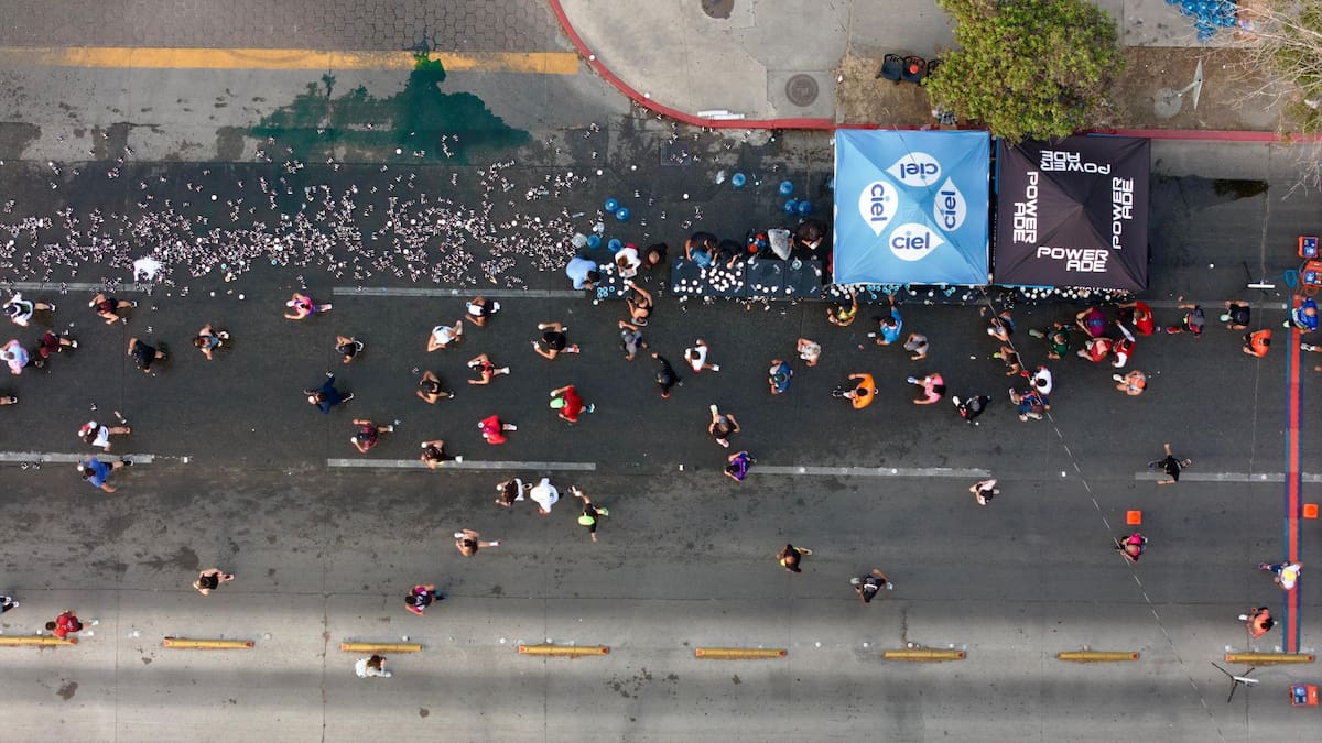La carrera de 21 kilómetros arrancó frente al Palacio Municipal. Foto: Cortesía