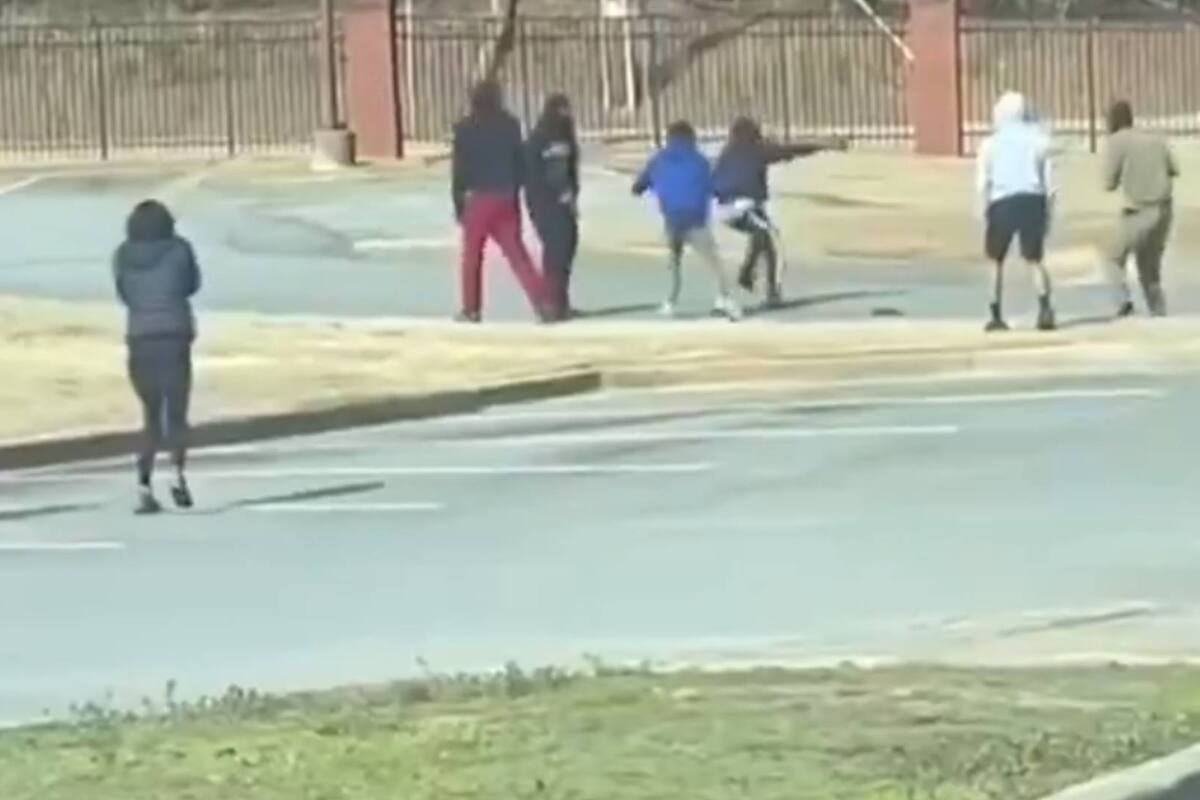 VIDEO: Tiroteo en estacionamiento de escuela en Georgia deja dos heridos