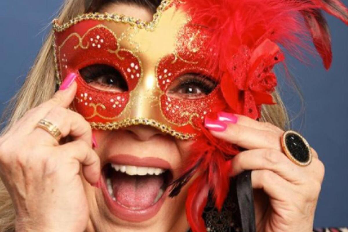 Lanza Margarita la Diosa de la cumbia 'La vida es un carnaval'