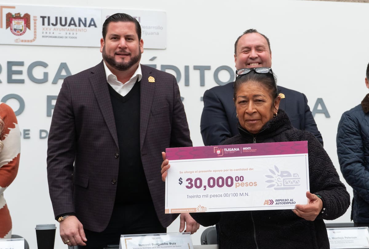 El alcalde Ismael Burgueño resaltó el compromiso de su administración, a través de la Secretaría de Desarrollo Económico de aumentar de 30 a 50 mil pesos cada crédito en el siguiente año.