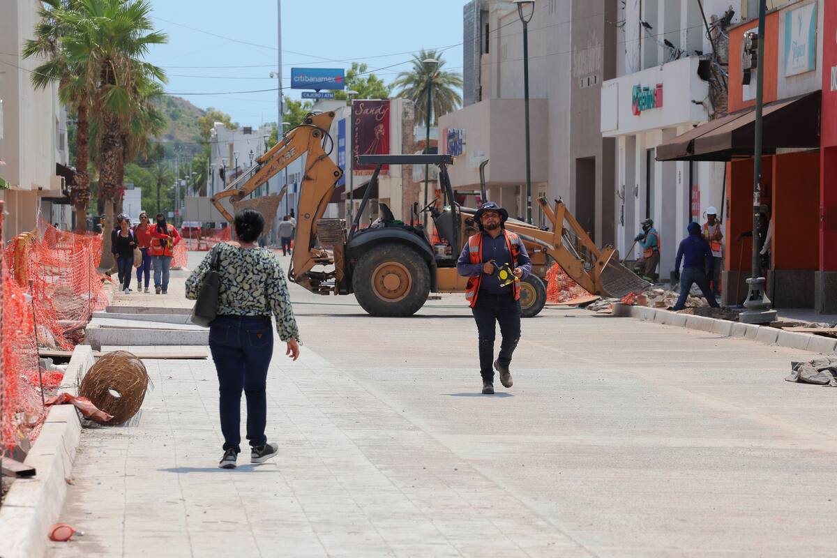 En una parte de la Serdán ya se puede apreciar el concreto hidráulico. FOTO: GERARDO GONSÁLEZ