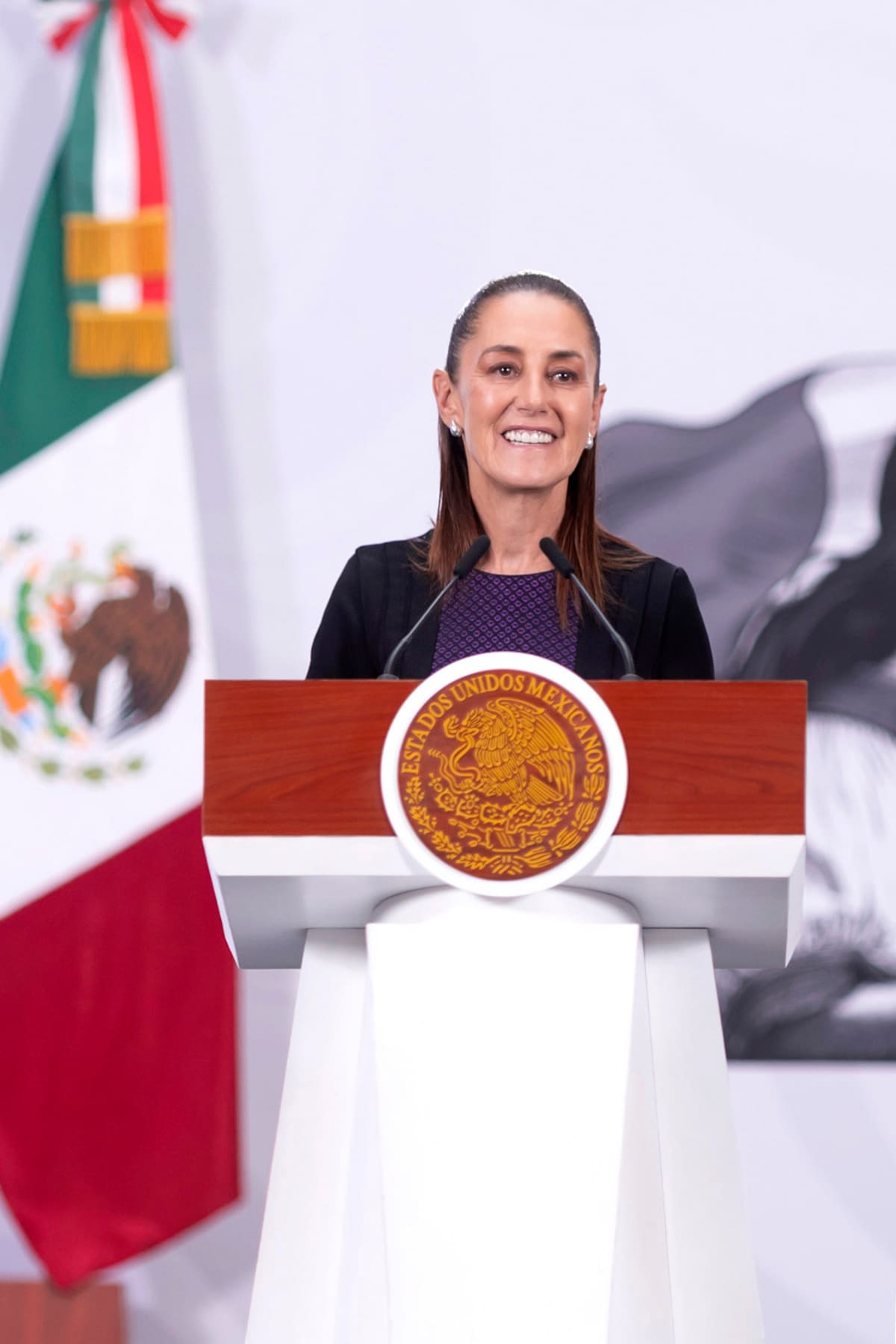 Cuauhtémoc, Ciudad de México. 11 de mayo 2026. La presidenta constitucional de los Estados Unidos Mexicanos, la Doctora Claudia Sheinbaum Pardo en conferencia de prensa matutina en el salón de la Tesorería de Palacio Nacional. | Foto: Gabriel Monroy/Presidencia