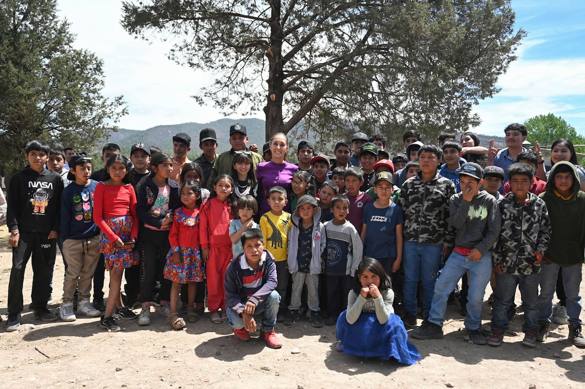 Baborigame, Guadalupe y Calco, Chihuahua, México, 17 de mayo de 2025.
La doctora Claudia Sheinbaum Pardo, presidenta Constitucional de los Estados Unidos Mexicanos encabeza Plan de Justicia de los pueblos de la Sierra Tarahumara. Firma de Decretos de Reconocimiento de Propiedada Comunal Tradicional. Foto: Presidencia